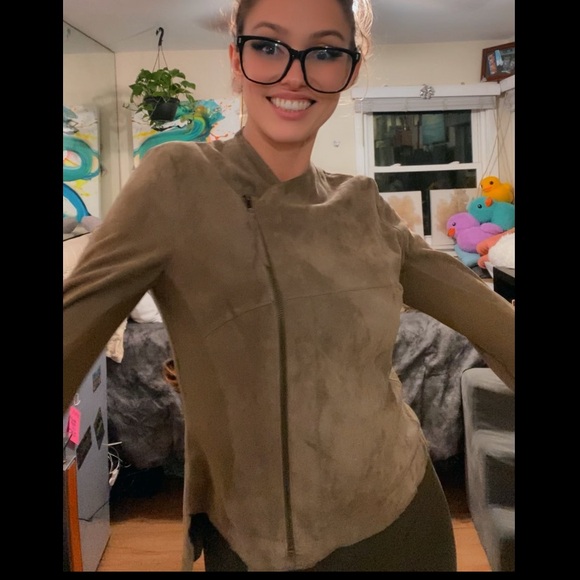 Women's Jacket - Picture 7 of 17